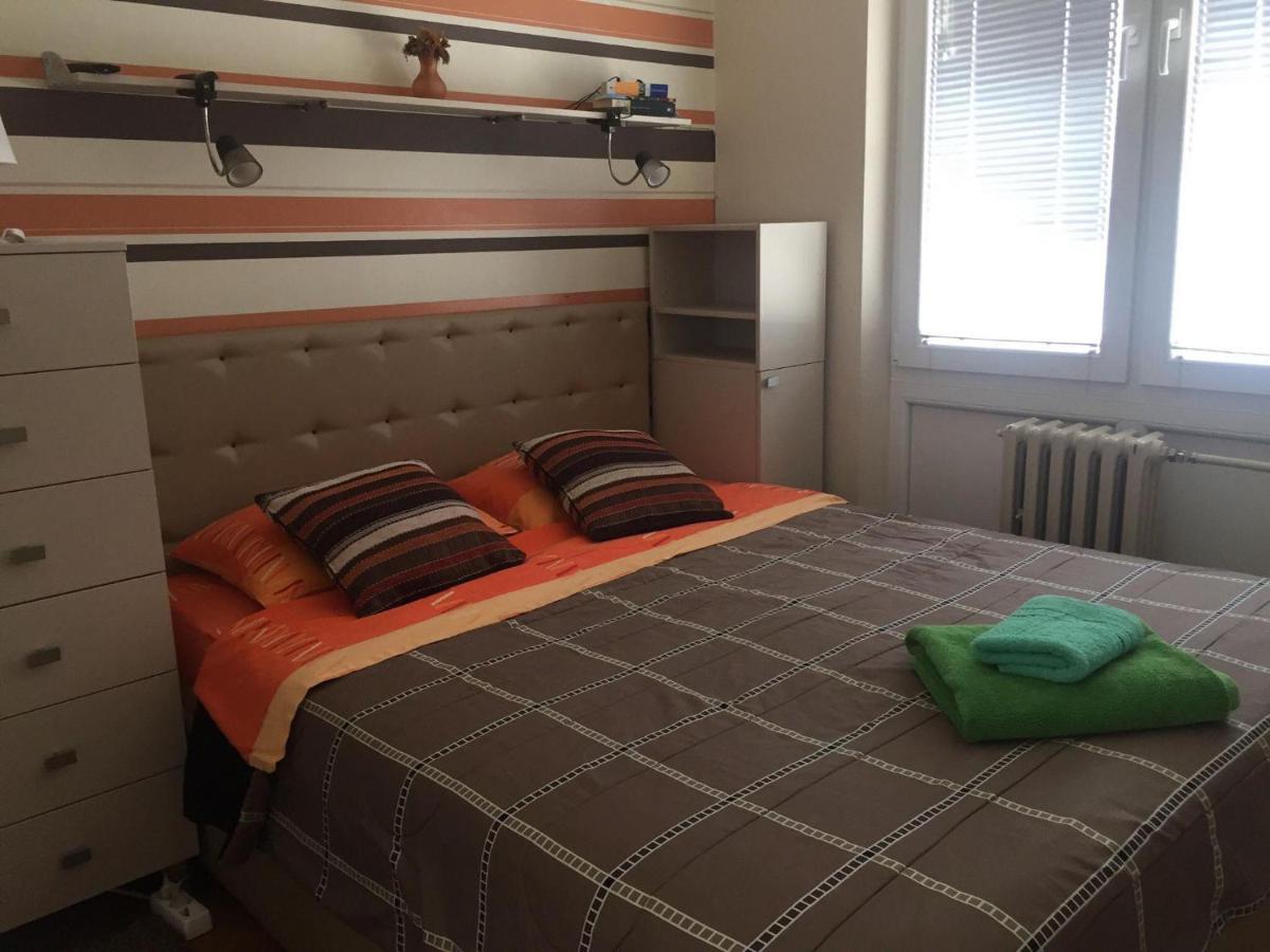 Skopje - center bright apartment Eksteriør bilde