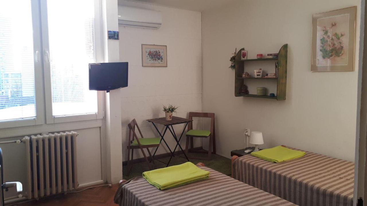 Skopje - center bright apartment Eksteriør bilde